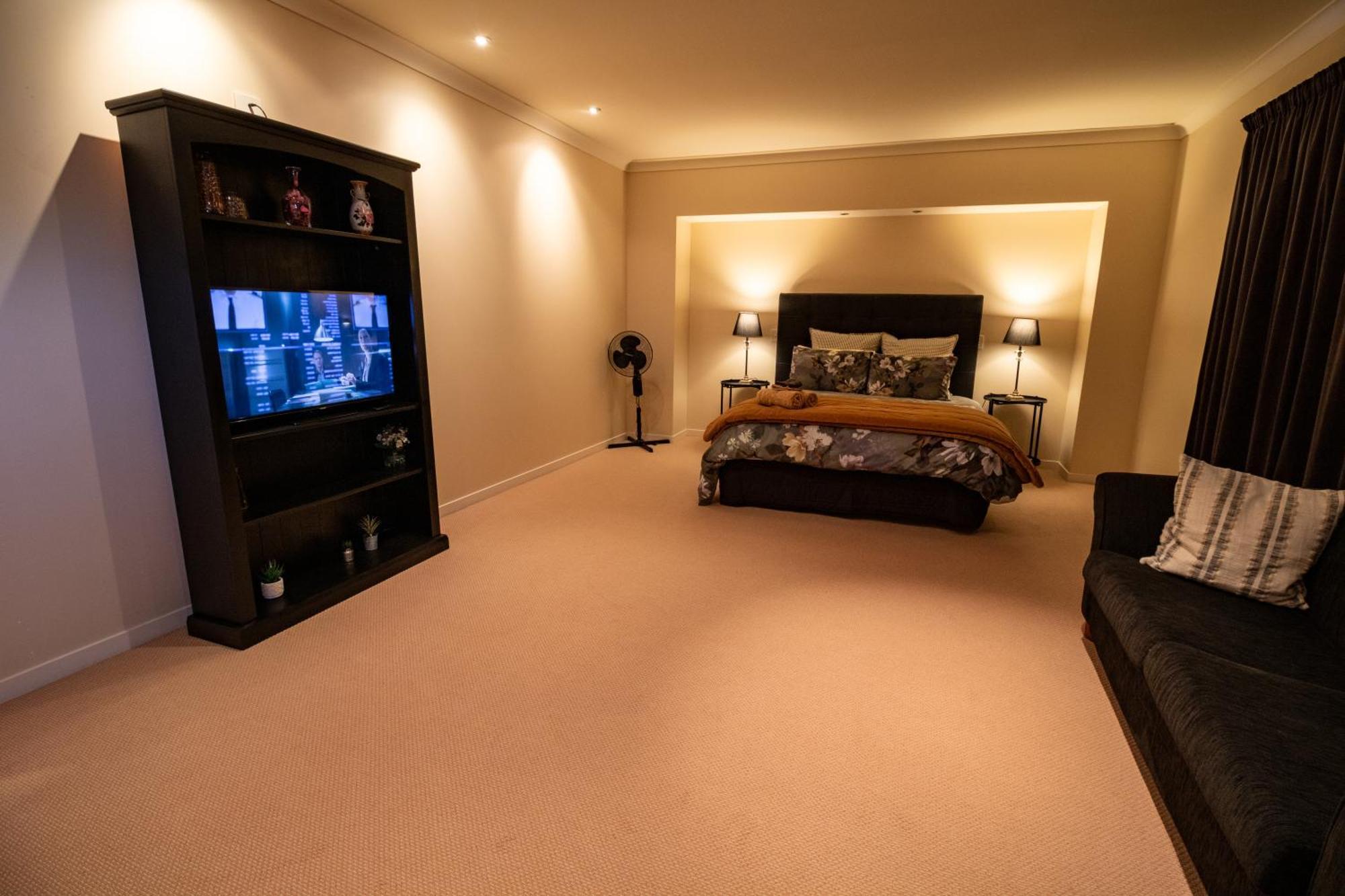 אגם טאופו Large Luxury Apartment Located Right In Town מראה חיצוני תמונה