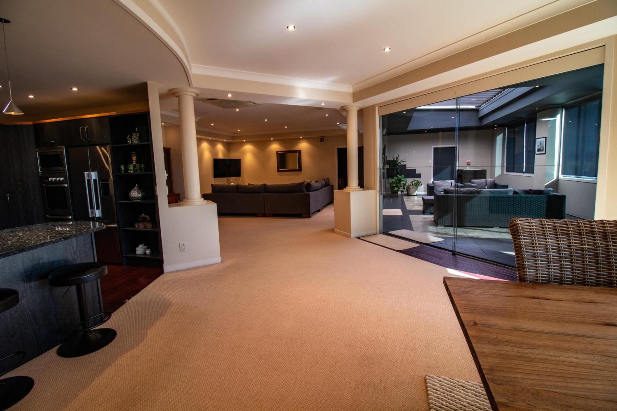 אגם טאופו Large Luxury Apartment Located Right In Town מראה חיצוני תמונה