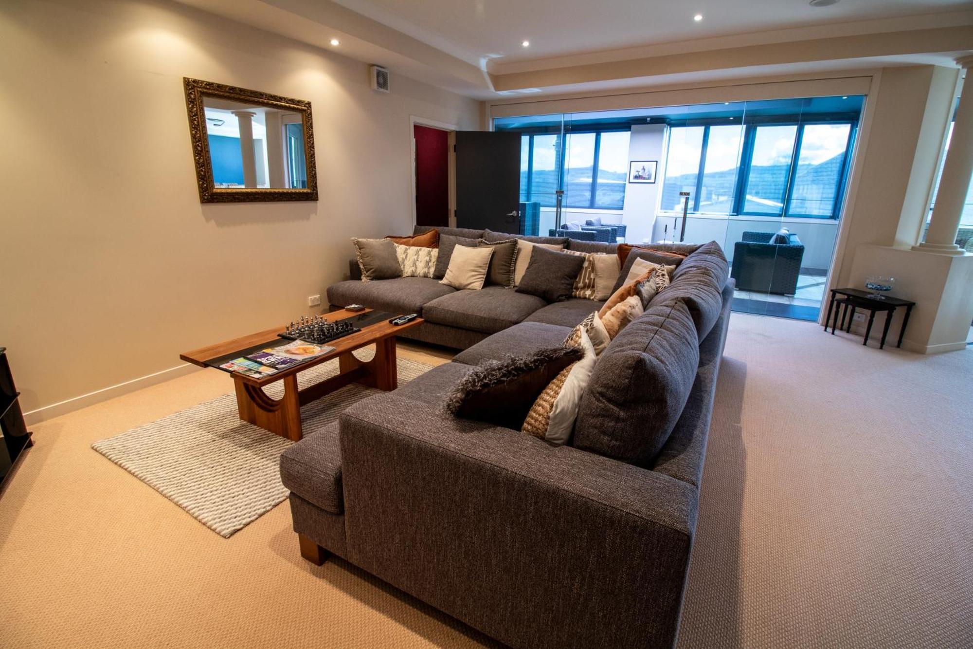 אגם טאופו Large Luxury Apartment Located Right In Town מראה חיצוני תמונה